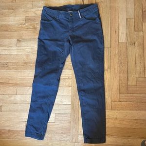 Sherpa W’s Ankle length 5 pocket pants Size 8 Short.